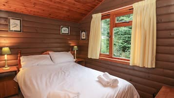 Cottage | 2 bedrooms, individually decorated, individually furnished
