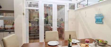 Ferienhaus | Eigene Küche | Kühlschrank, Geschirrspüler, Kochgeschirr/Geschirr/Besteck