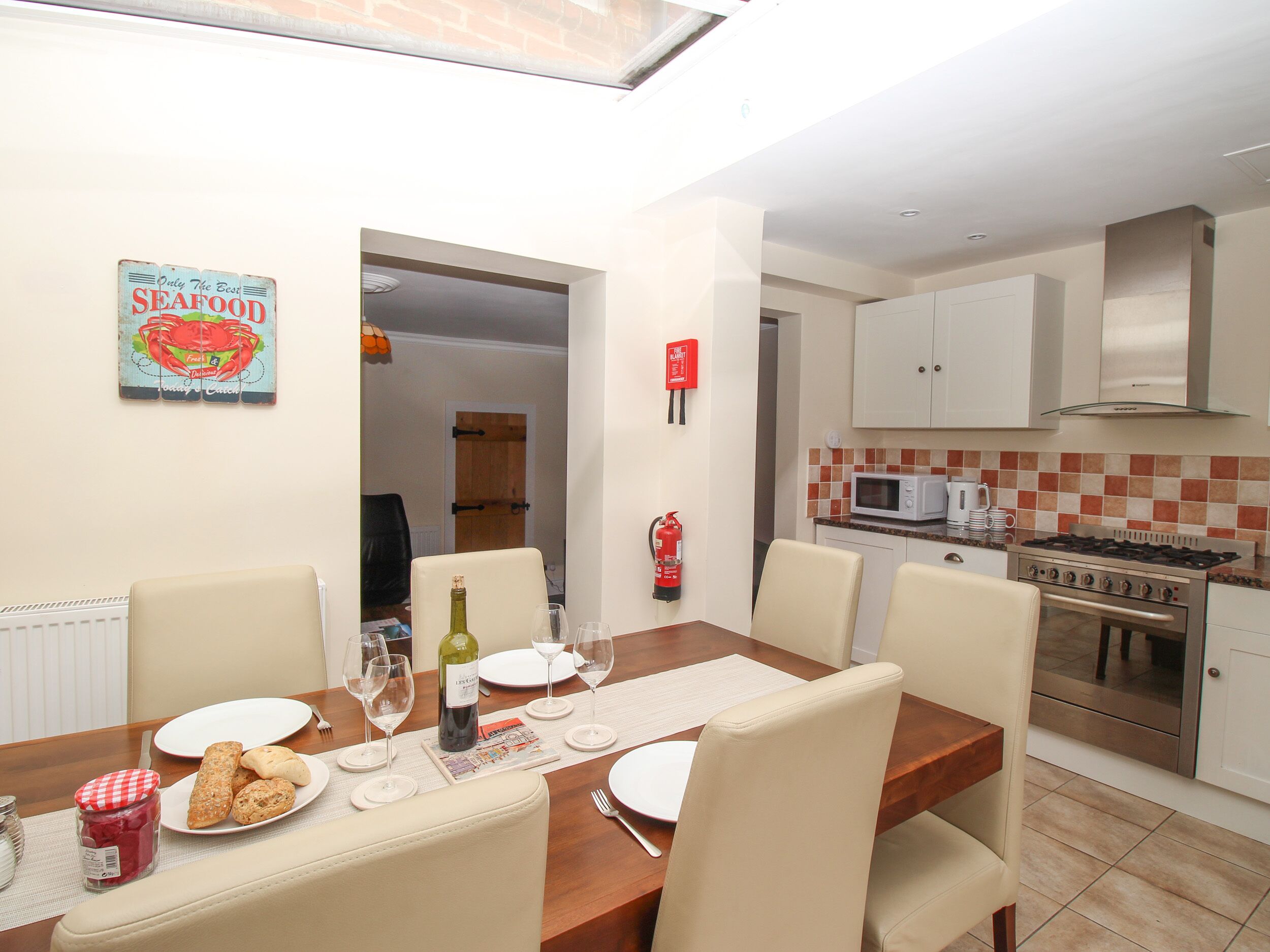 Cottage | Private kitchen | Fridge, microwave, dishwasher, cookware/dishes/utensils