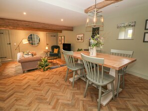 Cottage | Interior - Overlea Cottage (High Peak)