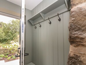 Cottage | Interior - Overlea Cottage (High Peak)