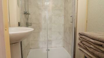 Cottage | Kamar mandi | Shower