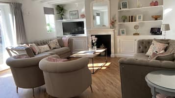 Cottage | Interior