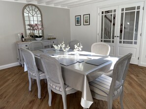 Interior - The Granary (Bedford)