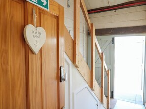 A wooden door with a heart-shaped sign saying "I'm in the garden" and a green directional sign above it. - BB House (Bedford)
