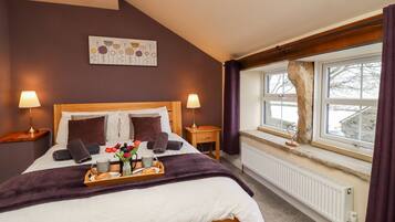 Cottage | 2 bedrooms, individually decorated, individually furnished, free WiFi