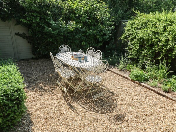Cottage | Outdoor dining
