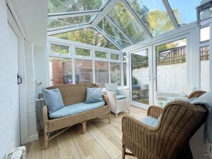 Cottage | Living room - Elm Villa (Wareham)