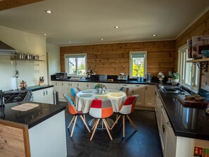 Casa rural | Cuina privada | Frigorífic, rentaplats, bullidora elèctrica i torradora