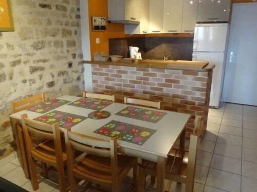 Gîte authentique avec terrasse, jardin, proche thermes et nature