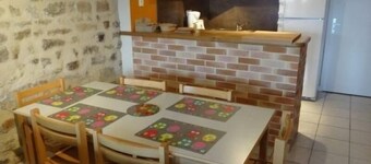 Countryside Retreat: Cozy Farmhouse with Terrace, Near Bourbonne-les-Bains Spa