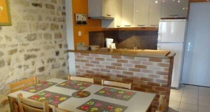 GĂźte authentique avec terrasse, jardin, proche thermes et nature