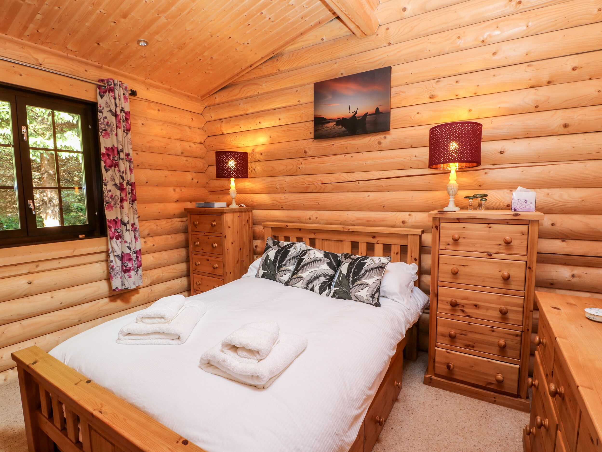 Cottage | 2 bedrooms, individually decorated, individually furnished, free WiFi