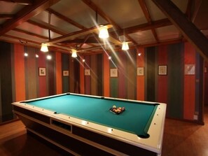 Games room - Spacious Gîte in Pierrefitte with Games Room, BBQ, and Near Tourist Attractions (Pierrefitte)