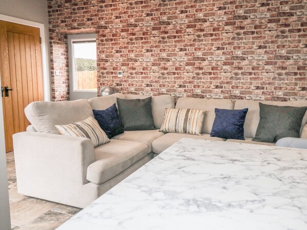 Cottage | 2 bedrooms, individually decorated, individually furnished, free WiFi
