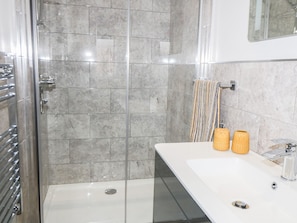 Cottage | Bathroom | Shower