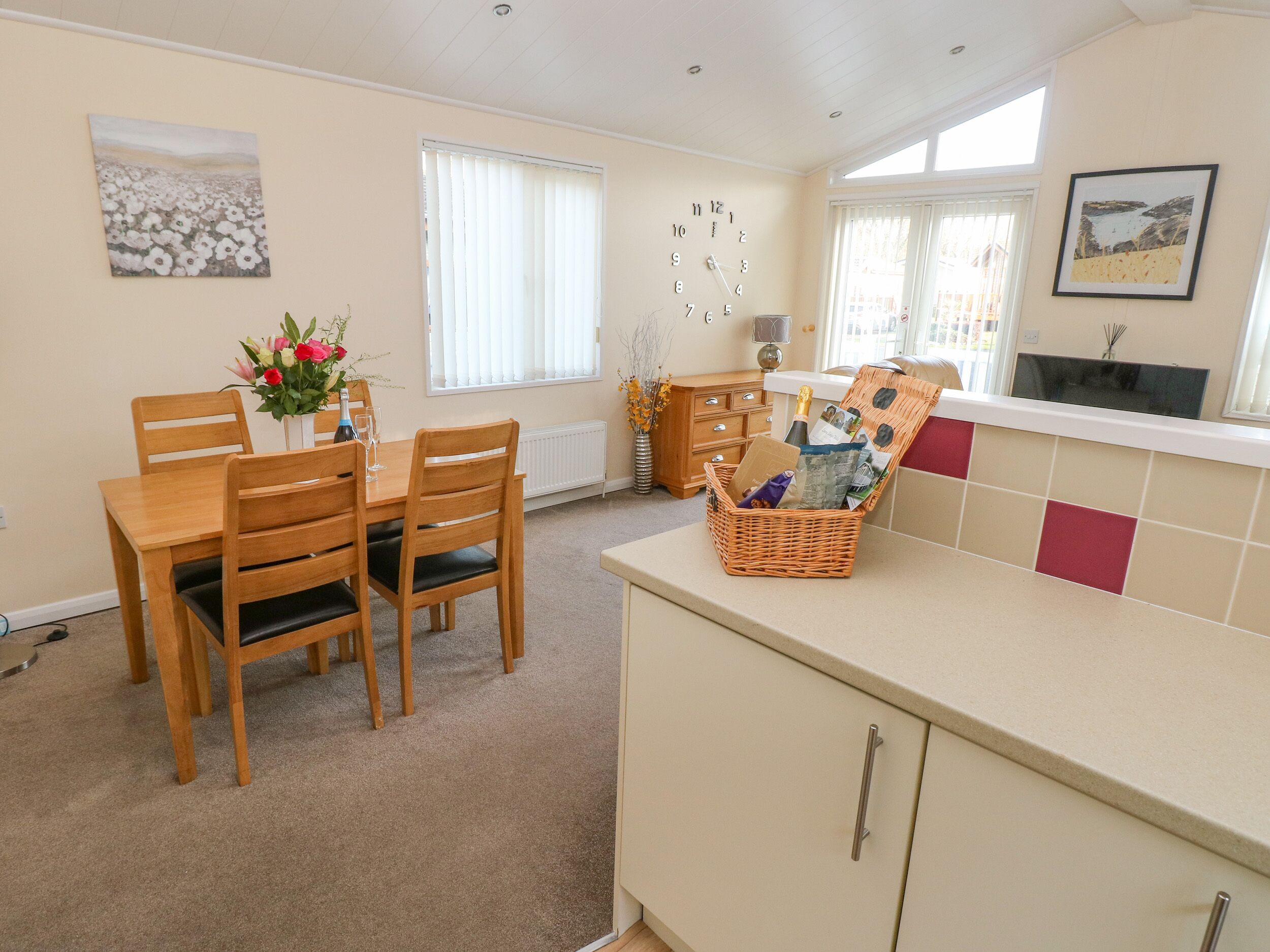 Cottage | Dining