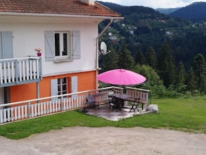 Outdoor dining - Cozy apartment with private terrace in Gérardmer (Gérardmer)
