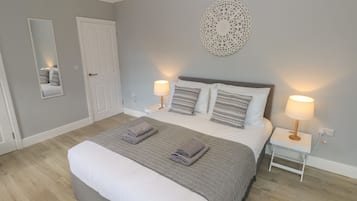 2 عدّة غرف نوم وبديكورات فريدة لكل غرفة وطراز فريد لكل وحدة