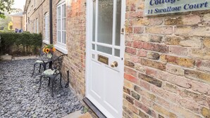 A brick building with a sign for 'Sykes Holiday Cottage' at 11 Swallow Court. - Swallow Cottage (Herne Bay)