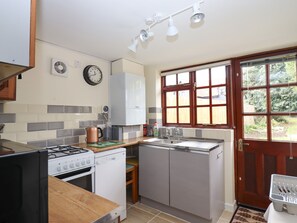 Cottage | Dapur pribadi | Lemari es, microwave, mesin pencuci piring, dan ketel listrik