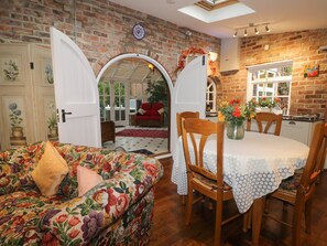 Cottage | Dining - Ash Tree Lodge (Hull)