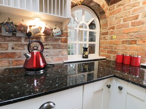 Cottage | Private kitchen | Fridge, dishwasher, electric kettle, toaster - Ash Tree Lodge (Hull)