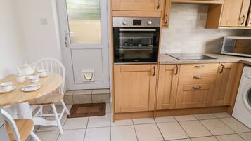 Casa de campo | Cozinha privada | Geladeira, lava-louças, chaleira elétrica, torradeira