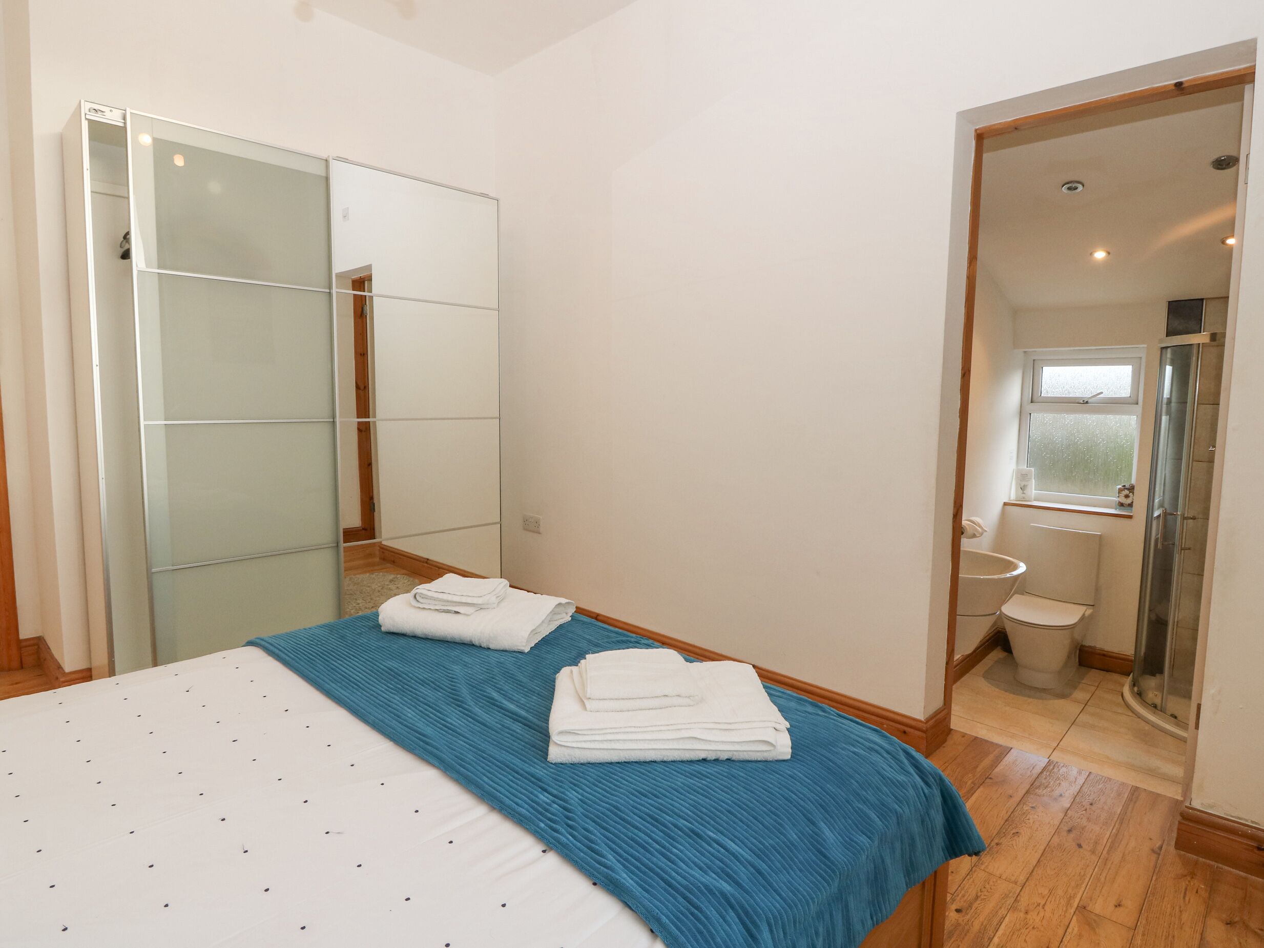 5 habitaciones, decoración personalizada y muebles diferentes 