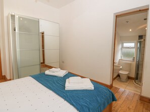 5 bedrooms, individually decorated, individually furnished, free WiFi