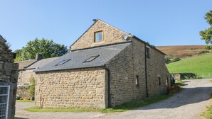 A stone building with a sloped roof and a small window. - The Old Cart House (Hope Valley)