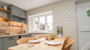 Småhus | Eget kjøkken | Kjøleskap, mikrobølgeovn, oppvaskmaskin og vannkoker