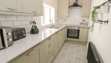 Cottage | Bếp riêng | Tủ lạnh, máy rửa bát, ấm điện, lò nướng bánh mì