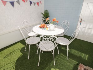 Cottage | Interior - Laridae (Whitby)