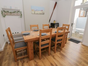 Cottage | Private kitchen | Fridge, dishwasher, electric kettle, toaster - Laridae (Whitby)