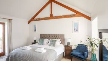 Cottage | 5 bedrooms, individually decorated, individually furnished, free WiFi