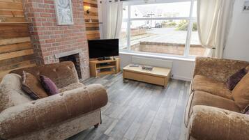 Cottage | Living room | TV