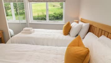 Cottage | 4 bedrooms, individually decorated, individually furnished, free WiFi