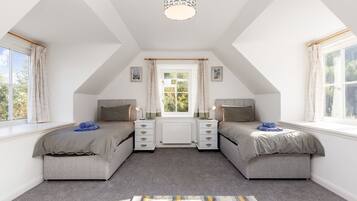 Cottage | 5 bedrooms, individually decorated, individually furnished, free WiFi