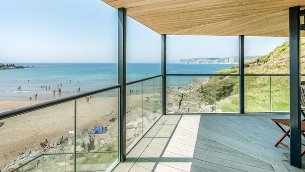A modern beach house with a large glass balcony overlooking the sea. - 17 Burgh Island Causeway (Kingsbridge)