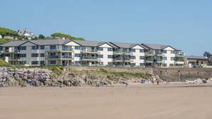 A multi-story hotel with balconies, located near a beach. - 17 Burgh Island Causeway (Kingsbridge)