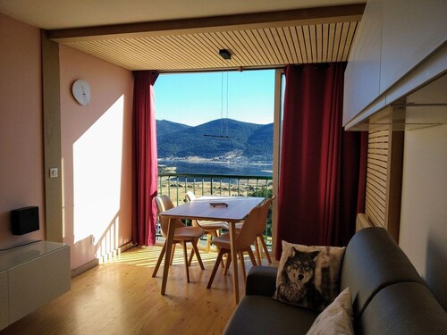 Appartement spacieux avec vue sur lac et montagnes, proche nature