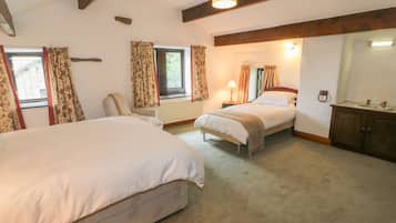 Cottage | 4 bedrooms, individually decorated, individually furnished, free WiFi