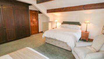 4 habitaciones, decoración personalizada y muebles diferentes