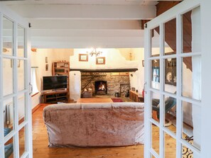 Cottage | Interior - Ballintlea (Knockanroe)