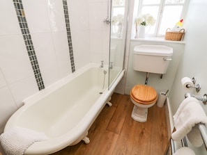 Cottage | Bathroom | Shower