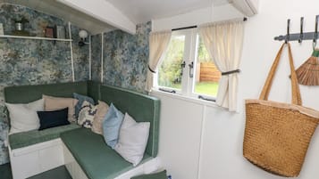 Cottage | 1 bedroom, individually decorated, individually furnished, free WiFi
