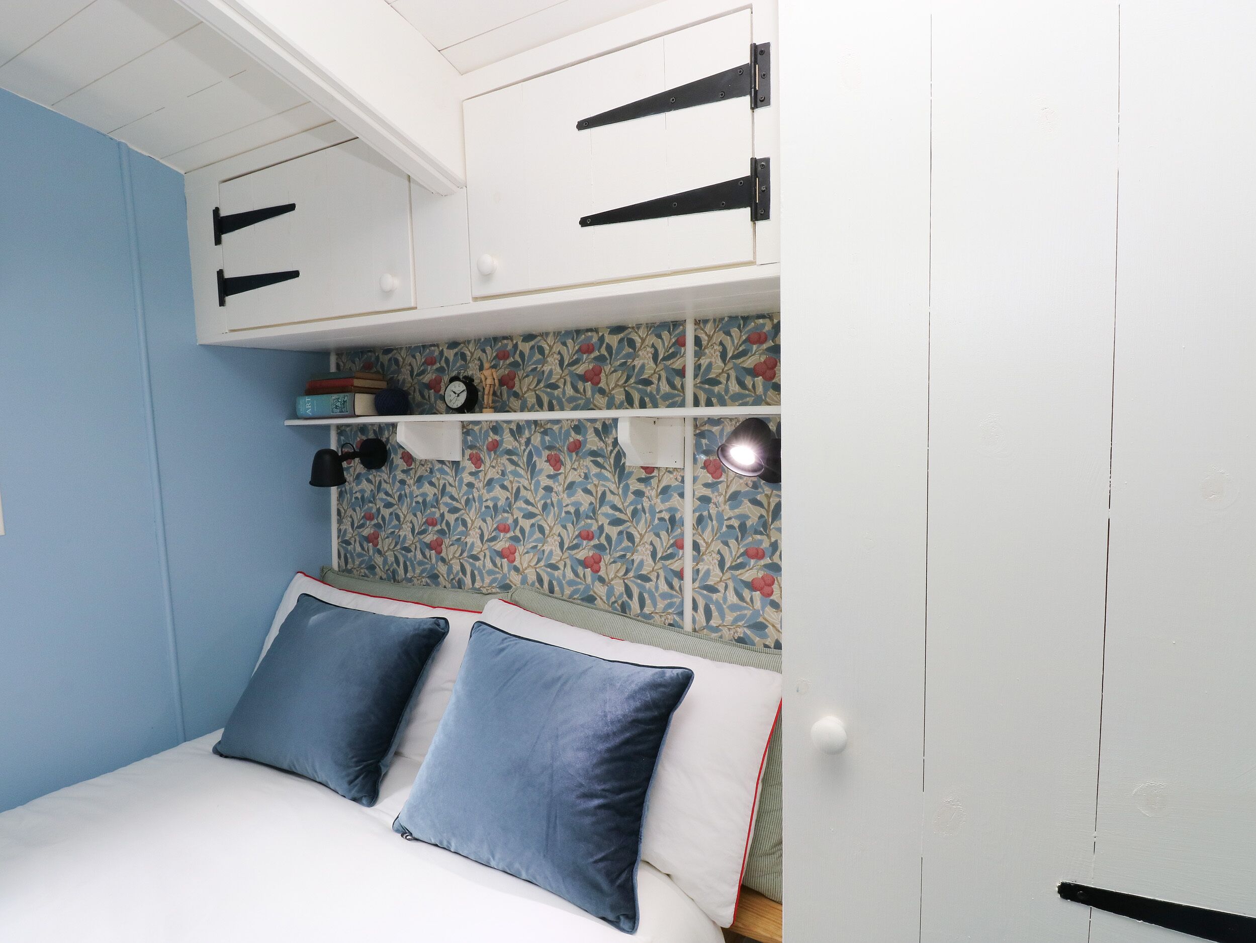 1 habitación, decoración personalizada y muebles diferentes 