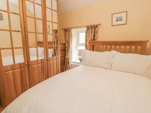 Cottage | 2 bedrooms, individually decorated, individually furnished, free WiFi - Red Squirrel Cottage, 5 Biddlestone (Morpeth)