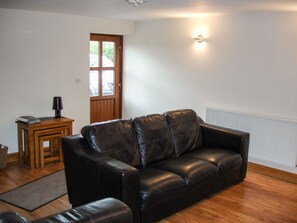 Cottage | Interior - The Hagguard (Kilgetty)